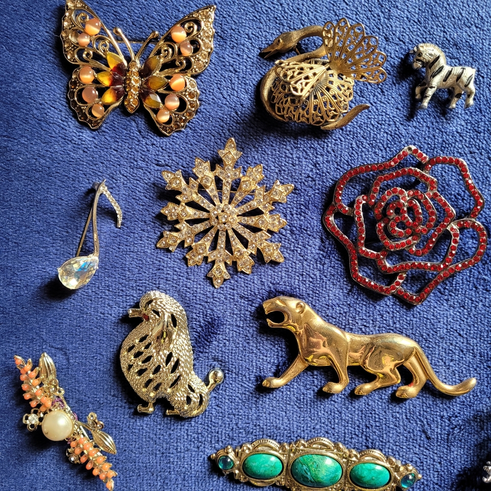 Vintage to Modern Gold and Silver Tone Animal Brooch/Pin Lot, Set of 13 - Picture 3 of 3